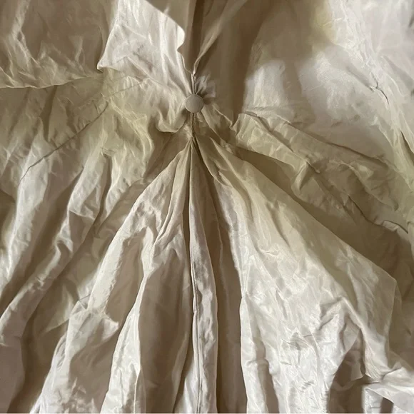 This is a Nicole Miller wedding dress, size 10. It wants to get married again! - Picture 5 of 17